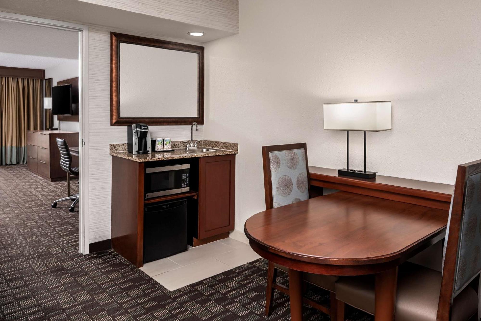 Embassy Suites By Hilton Nashville Airport Exterior foto